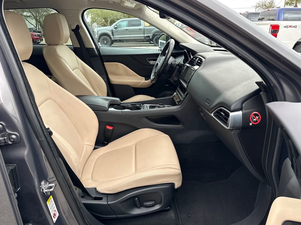 Used 2017 Jaguar F-PACE Premium image 25
