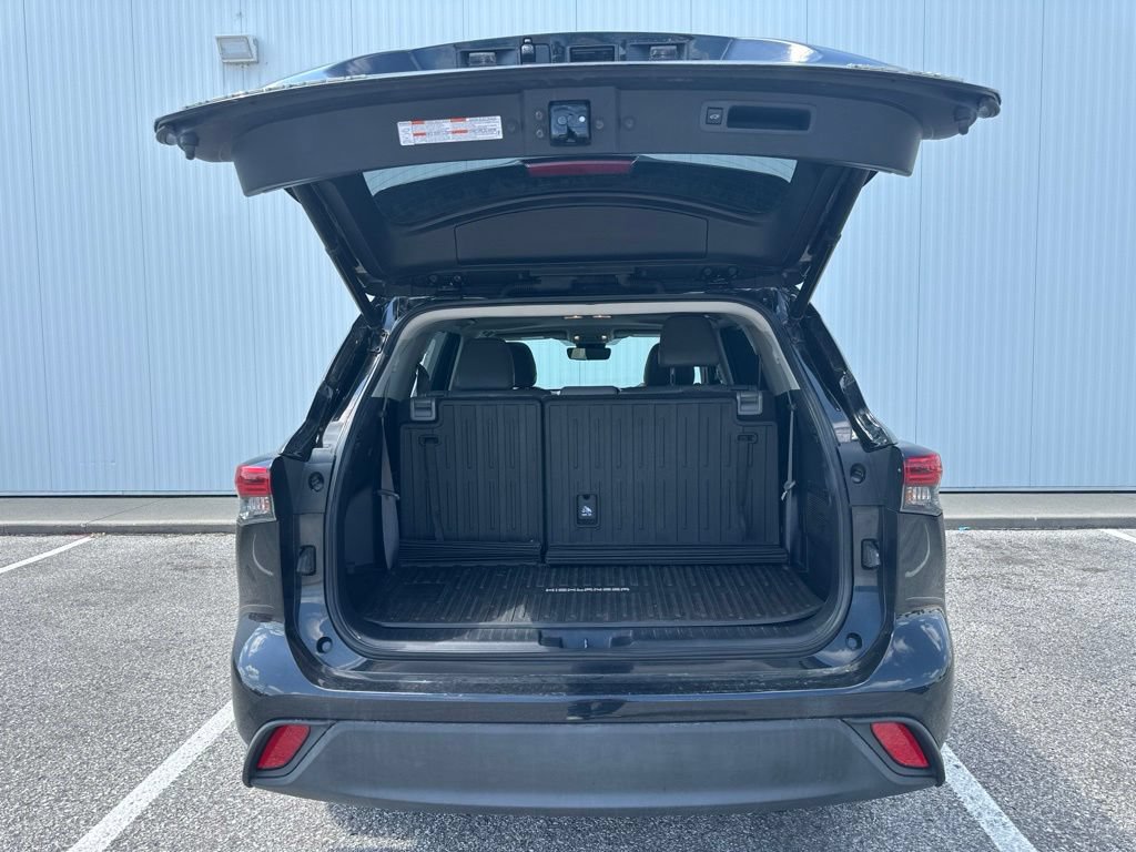 Used 2021 Toyota Highlander XLE AWD/4WD image 22