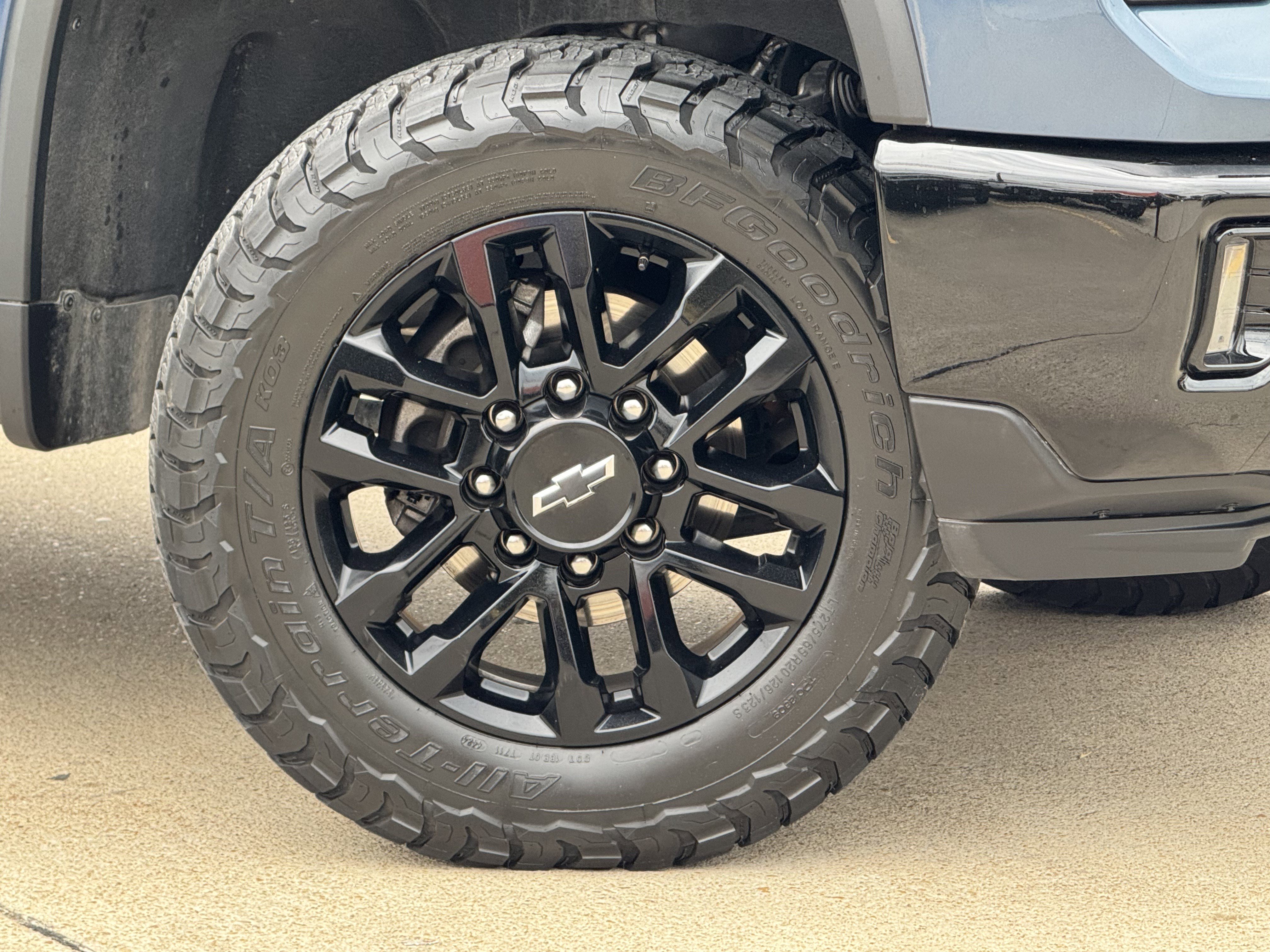 Used 2025 Chevrolet Silverado 2500 LTZ w/ LTZ Plus Package image 3