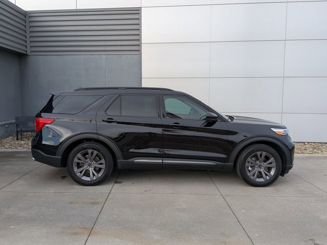 Certified 2024 Ford Explorer XLT w/ Equipment Group 202A image 3