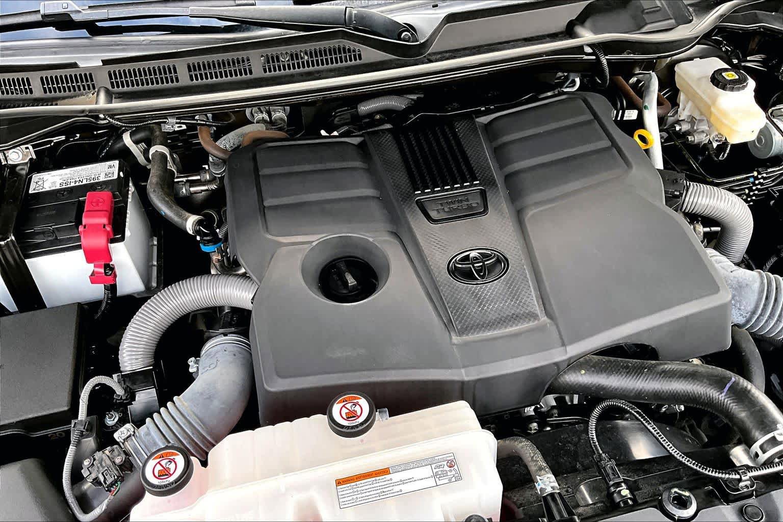 Used 2024 Toyota Tundra Limited w/ Power Package AWD/4WD image 33