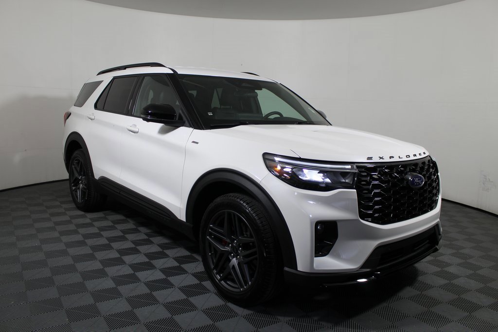 Certified 2025 Ford Explorer ST-Line w/ ST-Line Street Pack image 5