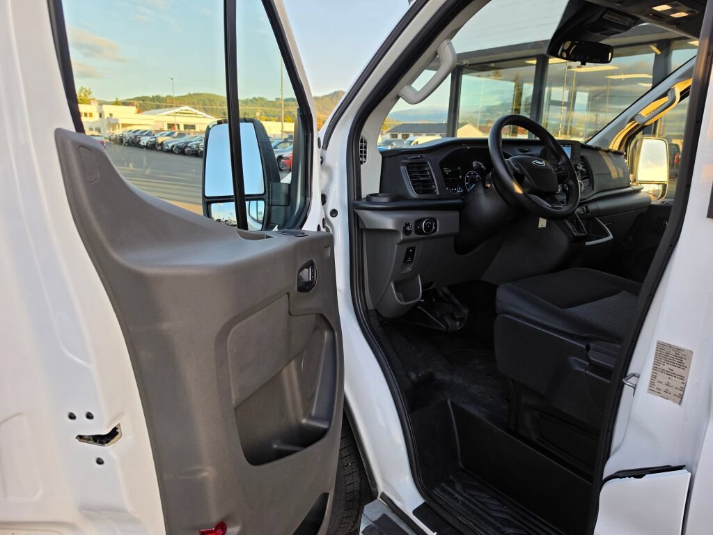 Certified 2025 Ford Transit 250 Low Roof w/ Exterior Upgrade Package RWD image 13