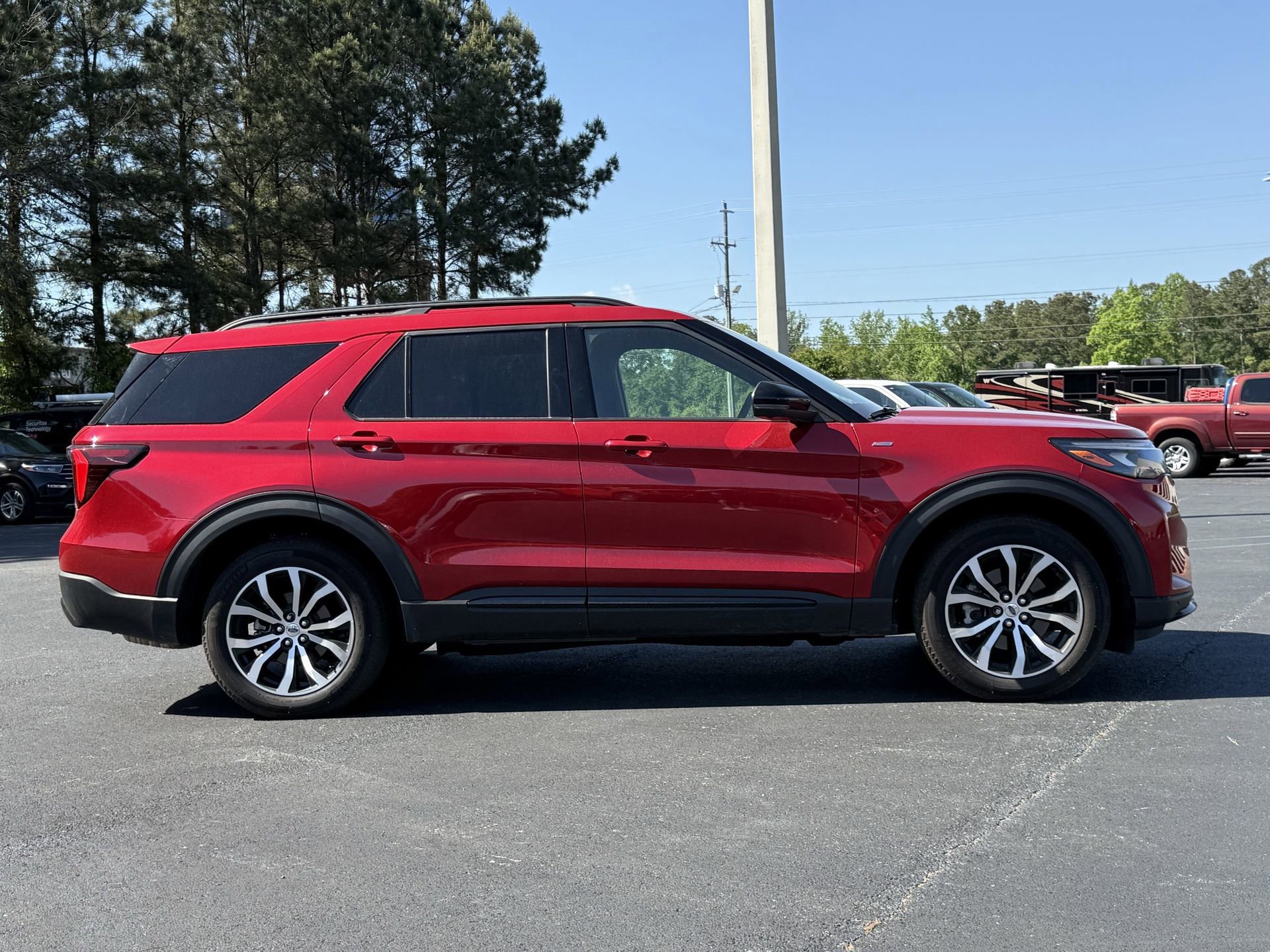 Certified 2025 Ford Explorer ST-Line AWD/4WD image 2