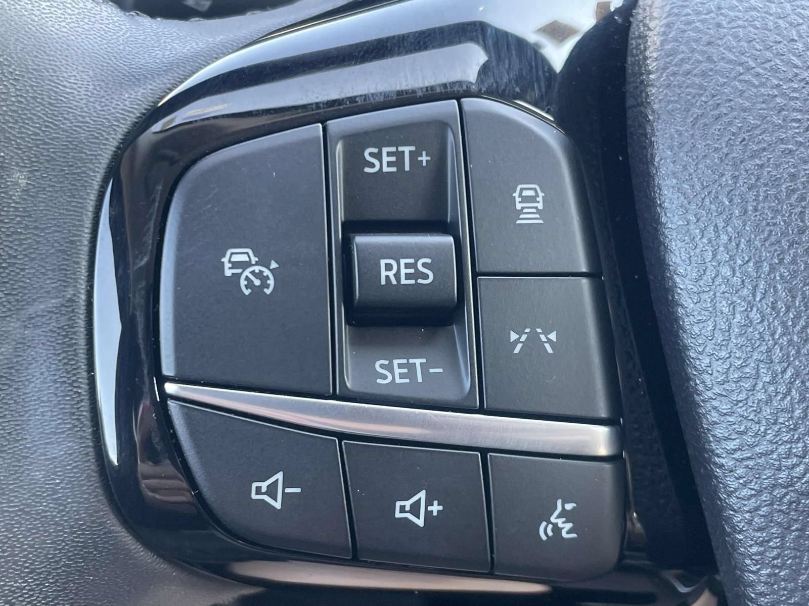Certified 2023 Ford Escape Platinum AWD/4WD image 28