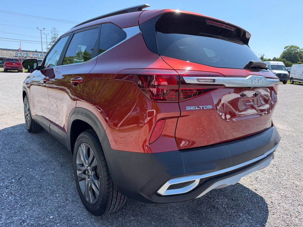 Used 2022 Kia Seltos S AWD/4WD image 3