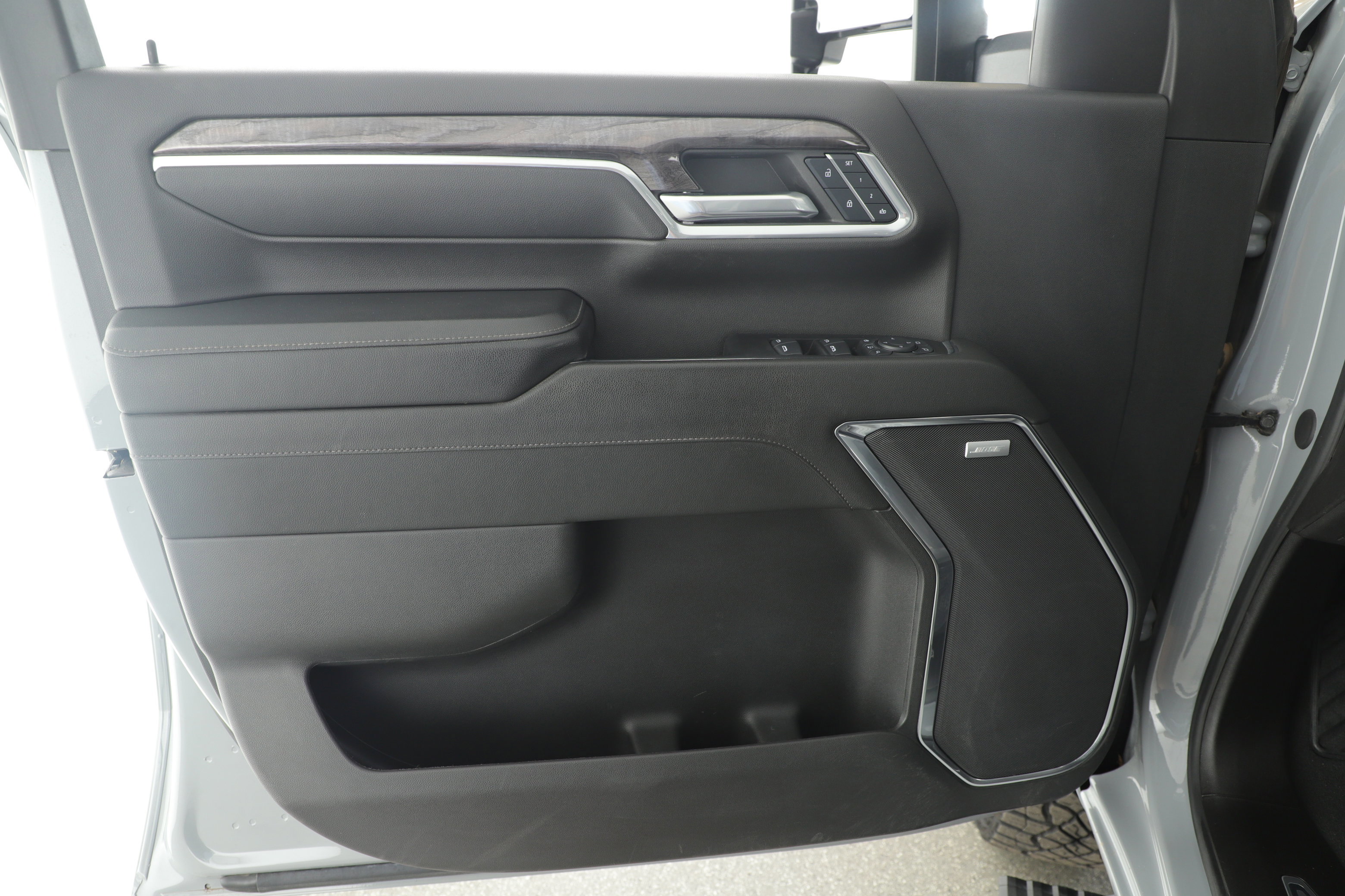 Used 2024 Chevrolet Silverado 2500 LTZ w/ LTZ Plus Package image 9