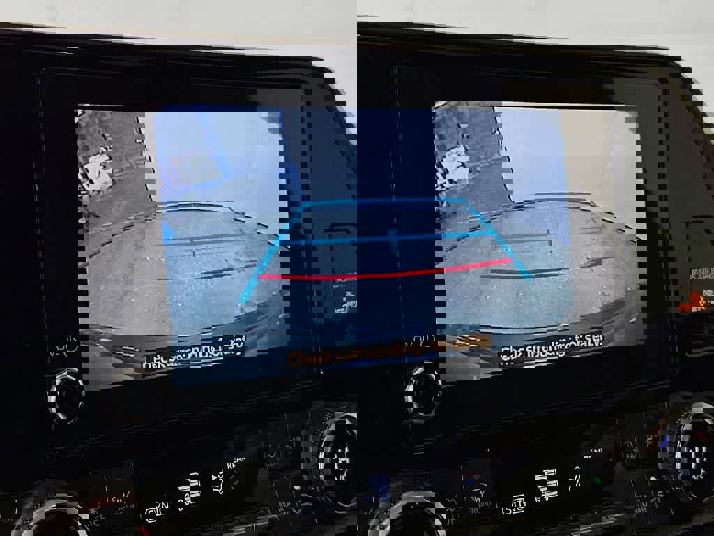 Used 2023 Toyota Highlander XLE image 28