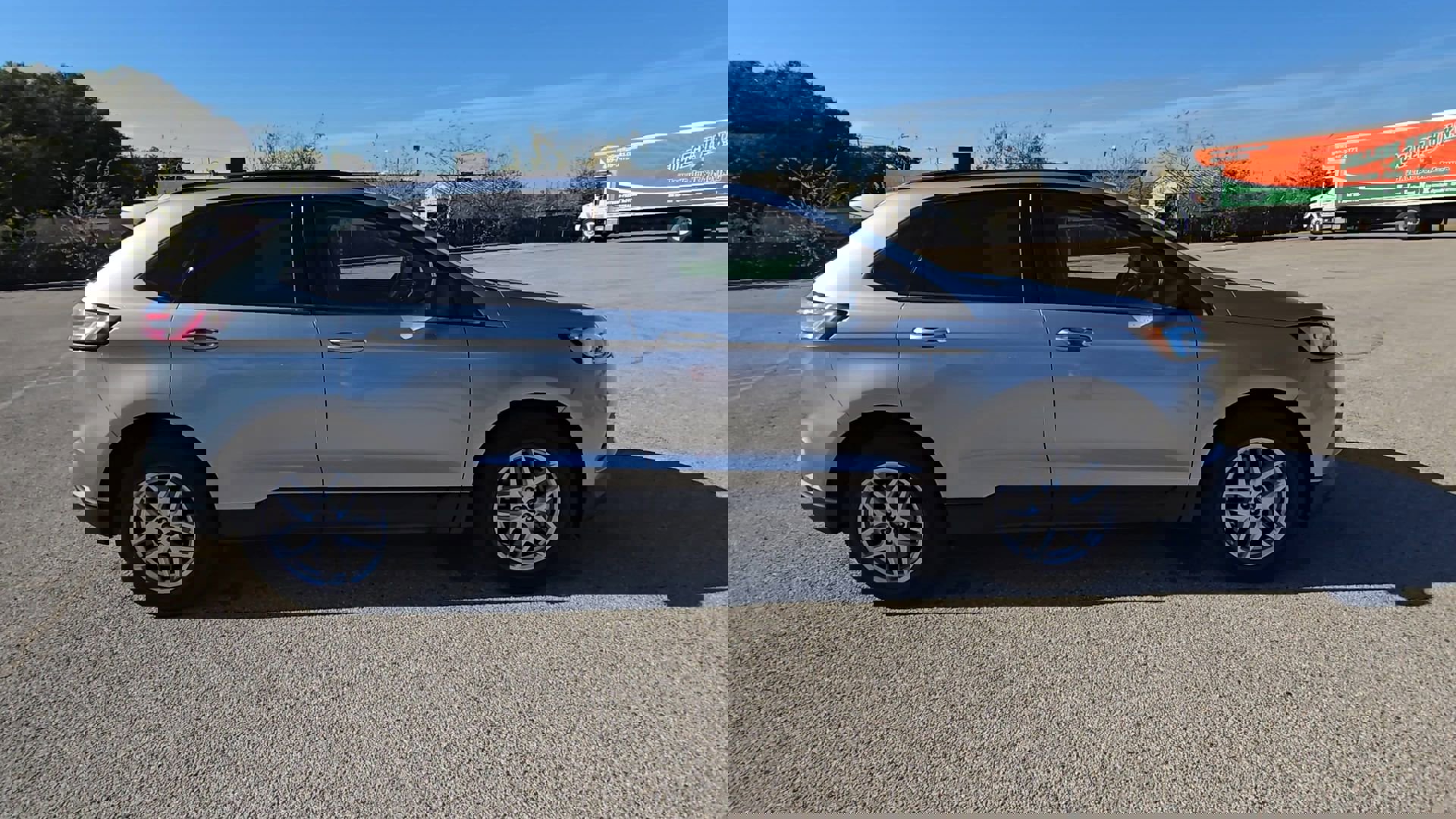 Certified 2022 Ford Edge SE image 10