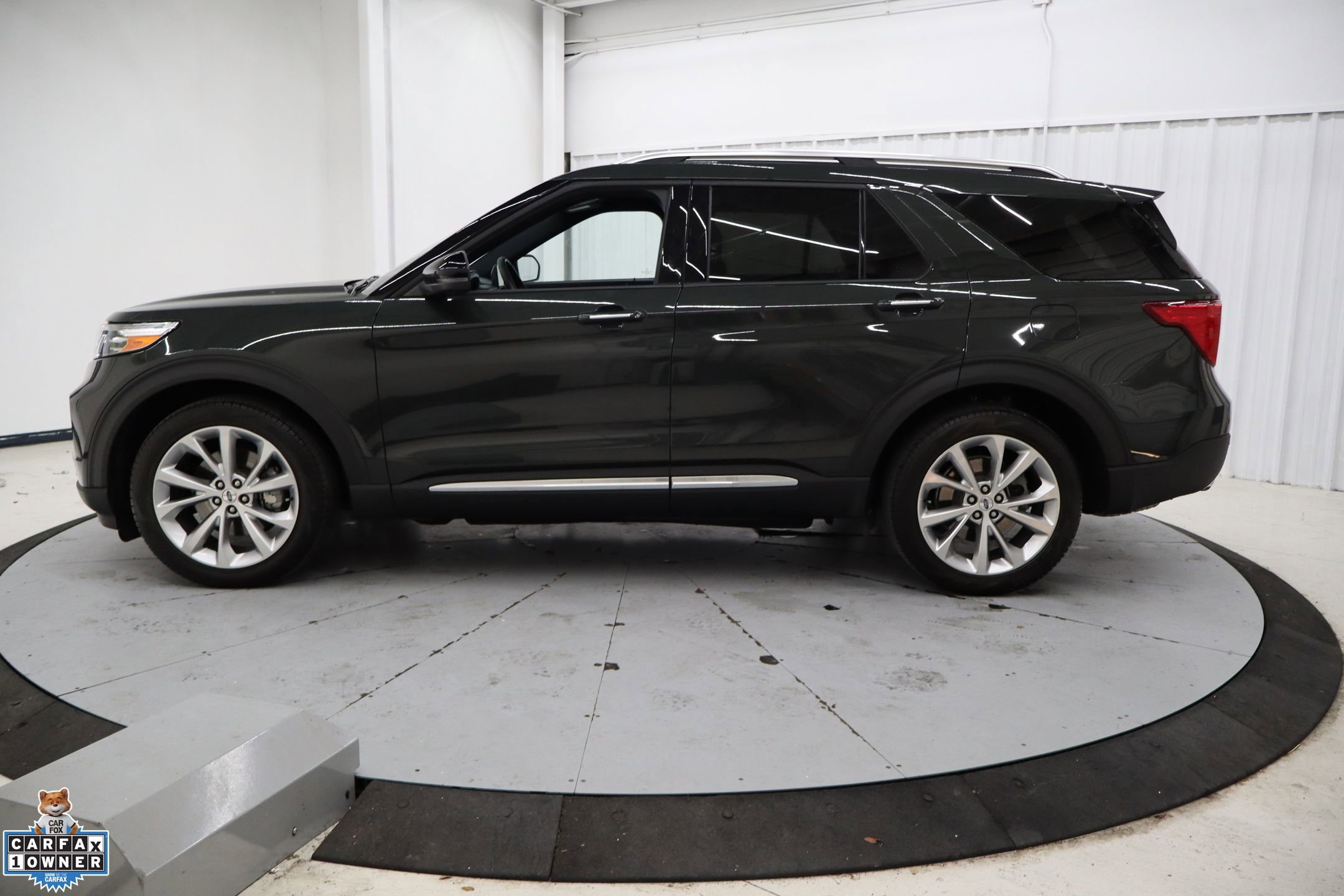 Certified 2023 Ford Explorer Platinum w/ Technology Package RWD image 9
