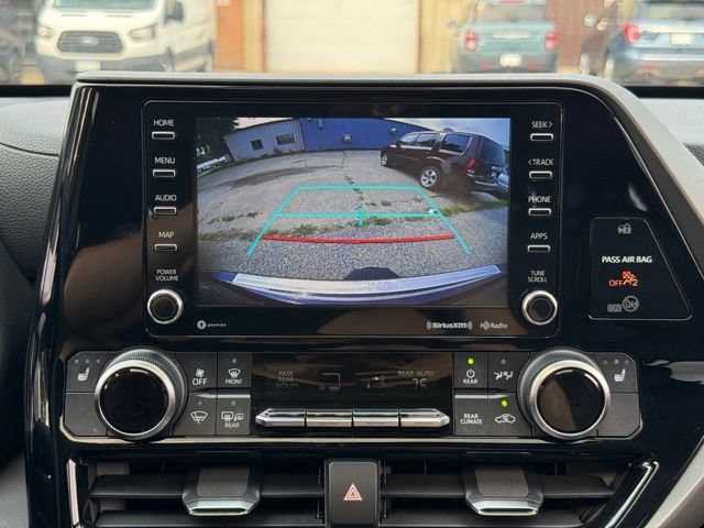 Used 2020 Toyota Highlander XLE AWD/4WD image 4