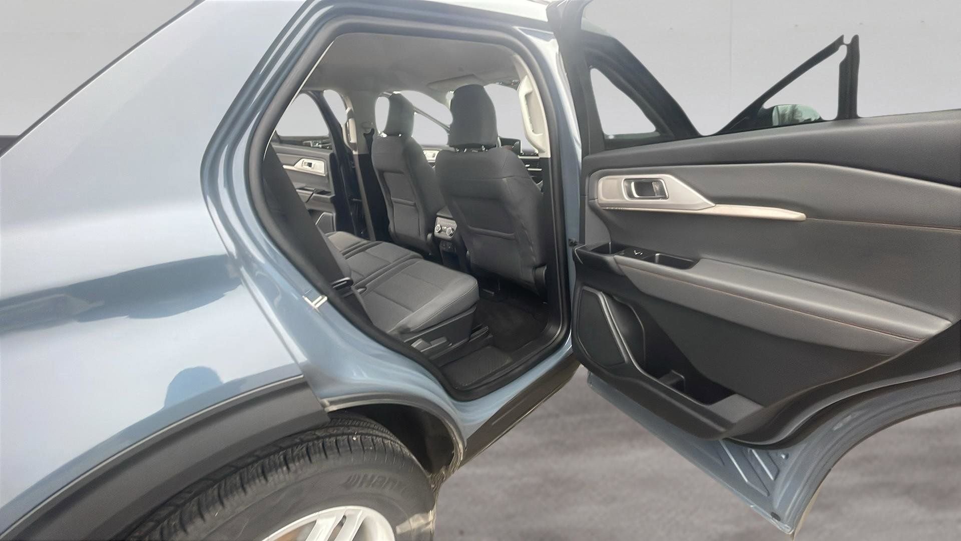 Certified 2025 Ford Explorer Active AWD/4WD image 17