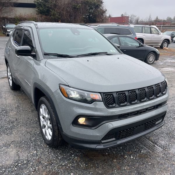Used 2023 Jeep Compass Latitude image 11