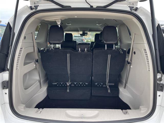 Used 2024 Chrysler Pacifica Touring-L FWD image 34