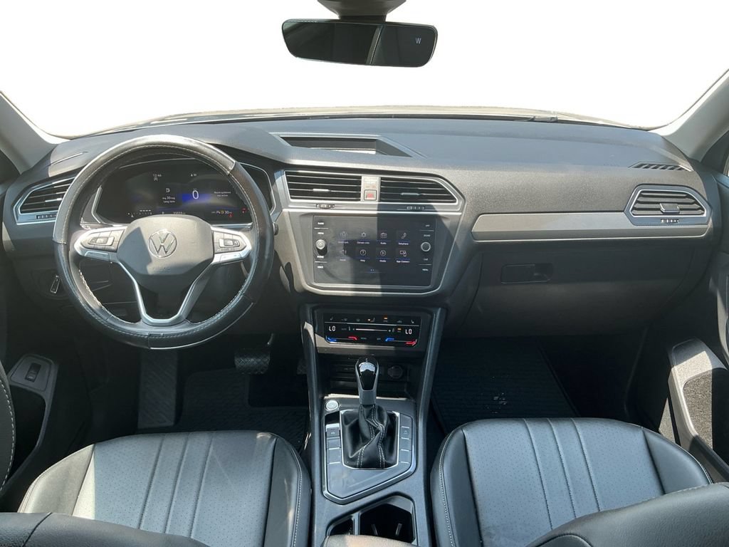 Used 2024 Volkswagen Tiguan SE FWD image 17