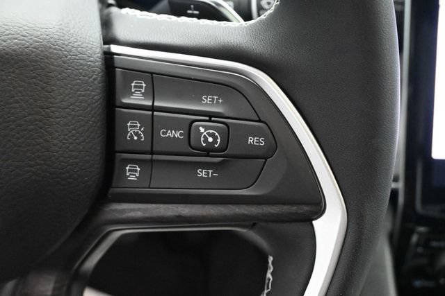 Used 2025 Jeep Grand Cherokee L Limited w/ Luxury Tech Group II AWD/4WD image 14