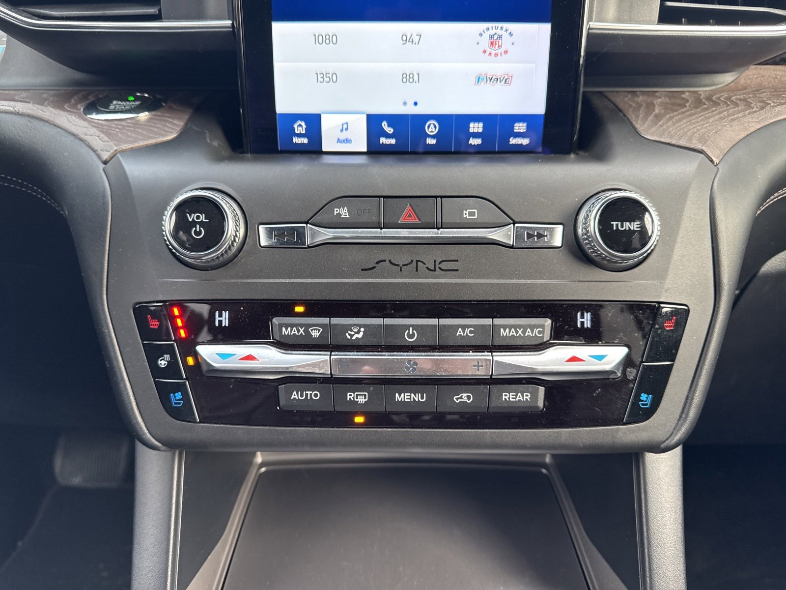 Certified 2020 Ford Explorer Platinum w/ Premium Technology Package image 13