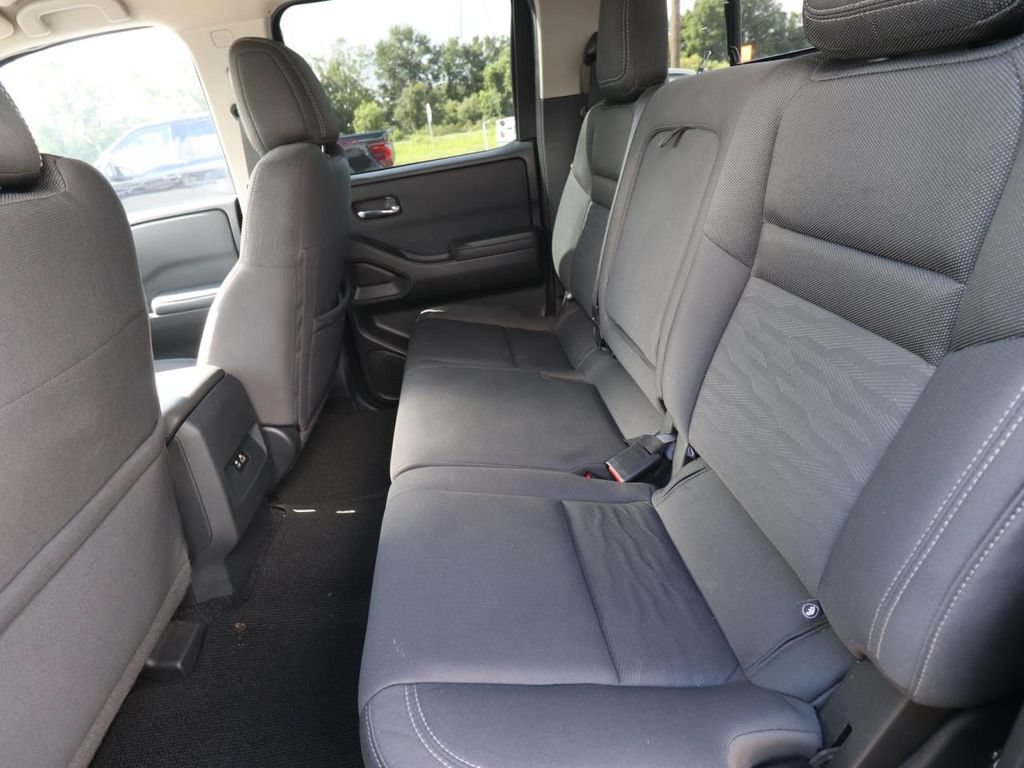 Used 2022 Nissan Frontier SV RWD image 9