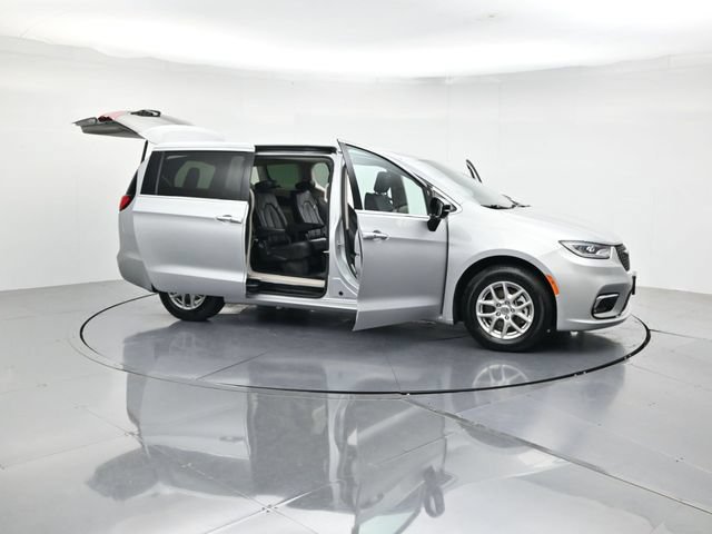 Used 2024 Chrysler Pacifica Touring-L FWD image 56