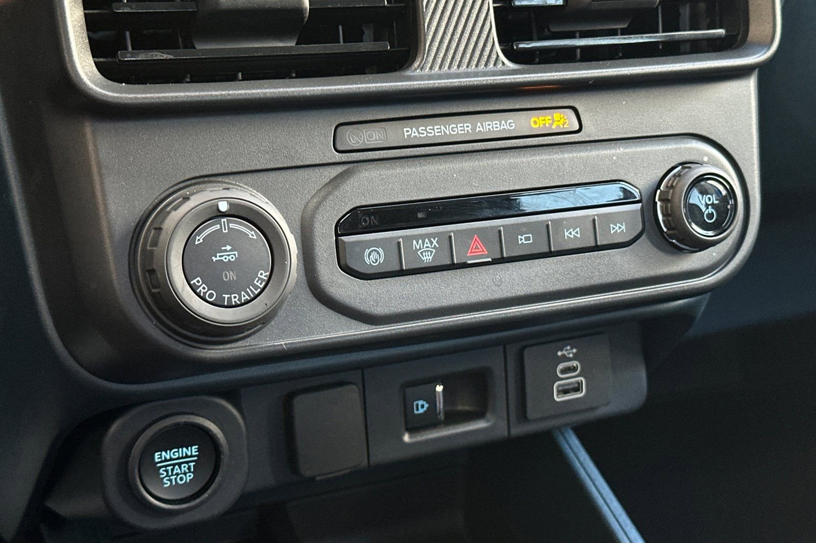 Certified 2025 Ford Maverick Lariat w/ Black Appearance Package image 19