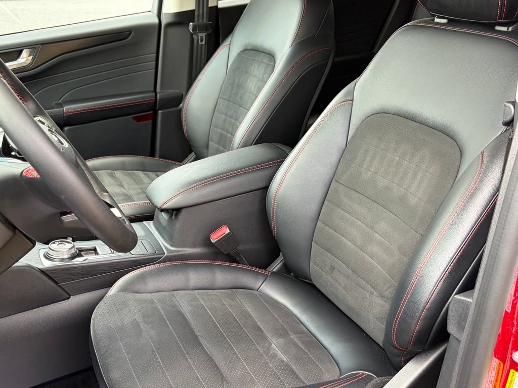 Certified 2022 Ford Escape SEL w/ SEL Stealth AWD Package image 44