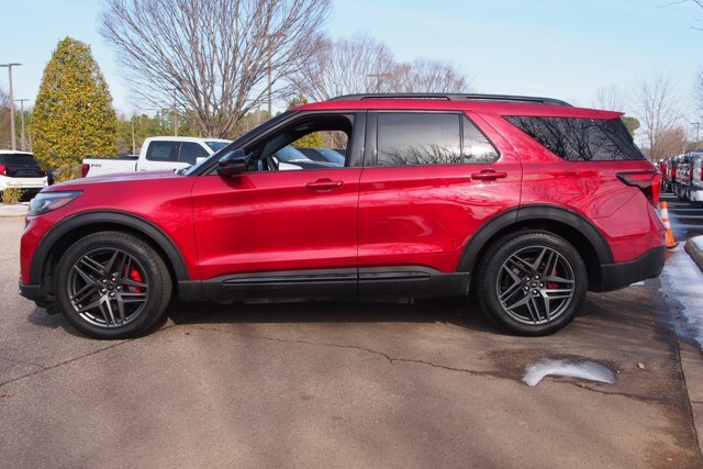 Certified 2025 Ford Explorer ST AWD/4WD image 4