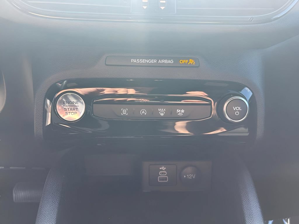 Certified 2025 Ford Escape ST-Line w/ Tech Pack #1 AWD/4WD image 9
