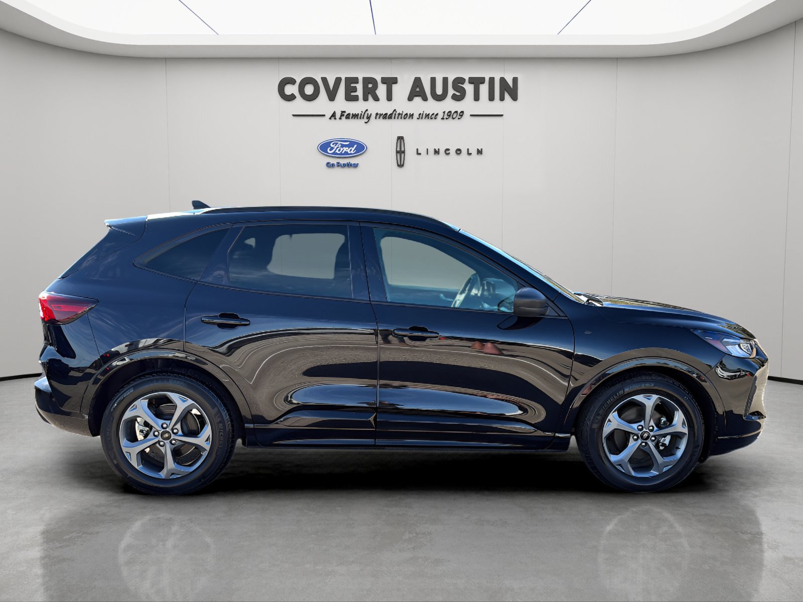 Certified 2023 Ford Escape ST-Line w/ Tech Pack #1 FWD image 6