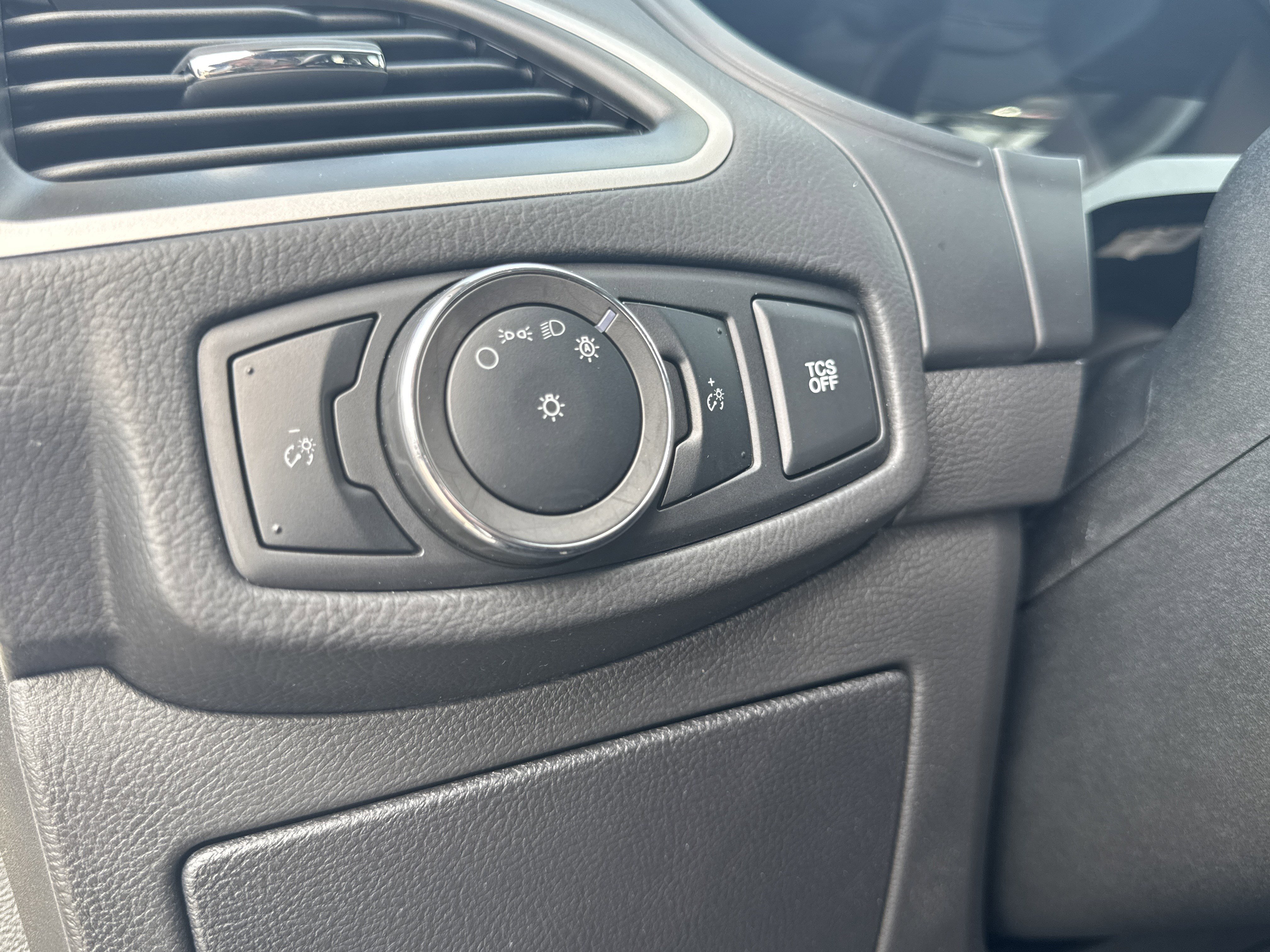 Certified 2024 Ford Edge SEL image 34