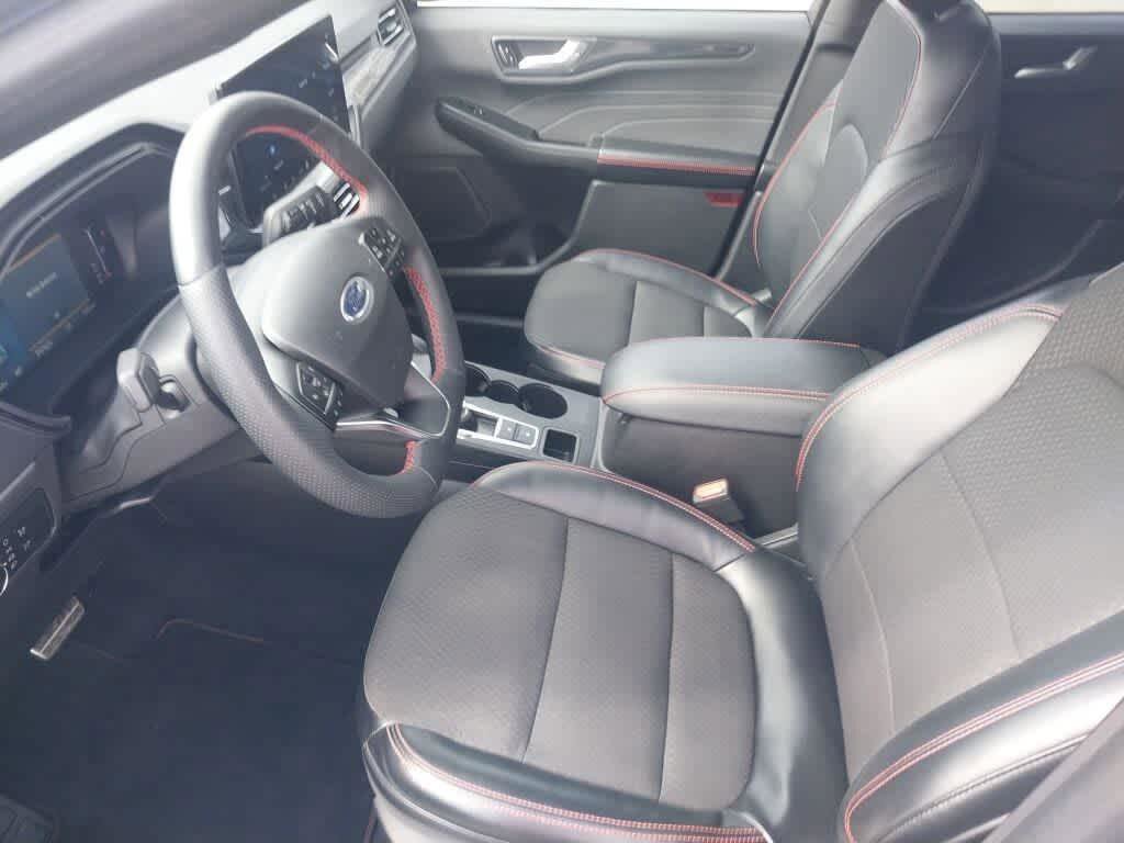 Certified 2023 Ford Escape ST-Line w/ Tech Pack #1 AWD/4WD image 5