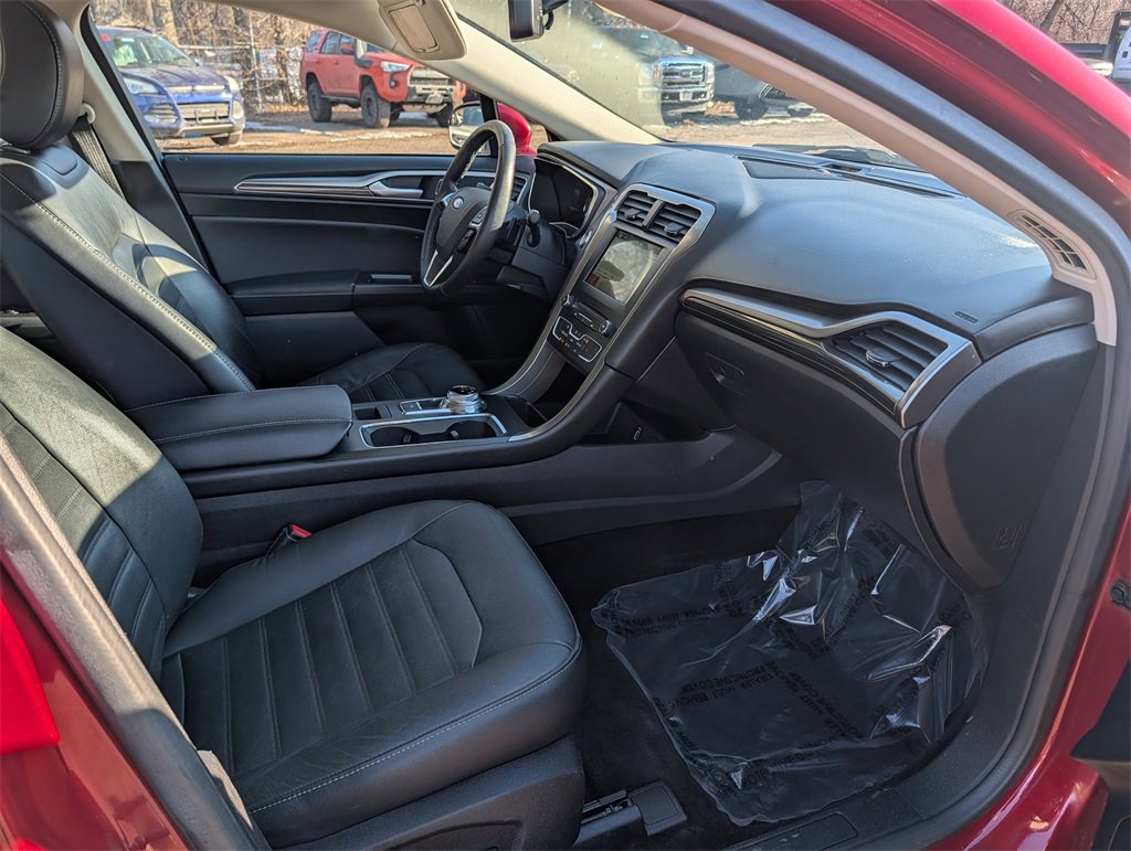 Certified 2017 Ford Fusion SE w/ Equipment Group 202A image 8
