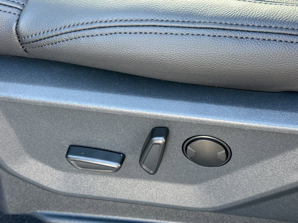 Certified 2025 Ford Expedition Active image 26