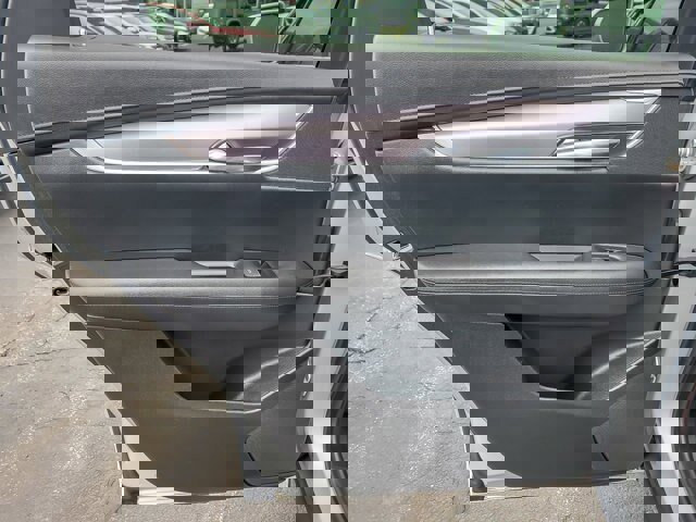 Used 2018 Cadillac XT5 Luxury w/ Driver Awareness Package image 21