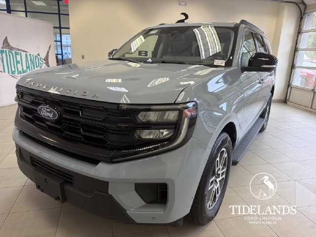 Certified 2025 Ford Expedition Active RWD image 4