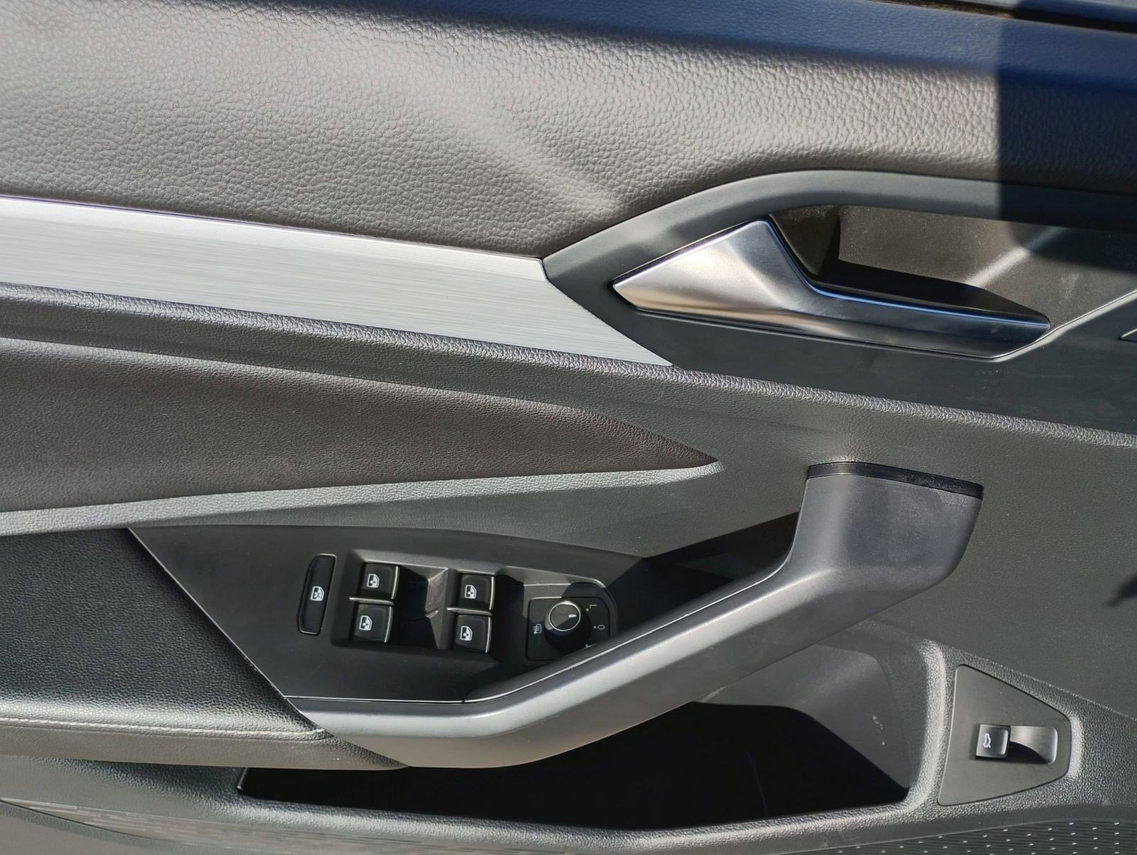 Used 2025 Volkswagen Jetta Sport image 20