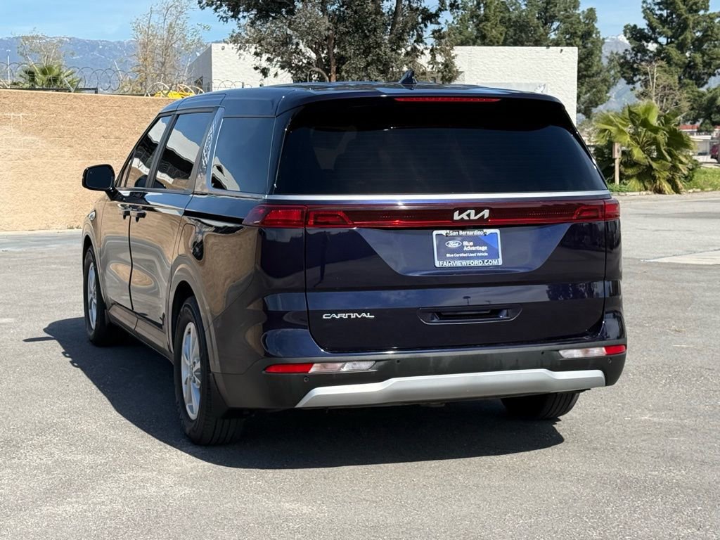 Used 2023 Kia Carnival LX image 4