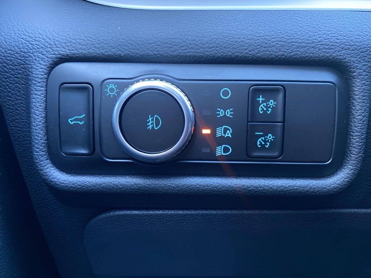 Certified 2023 Ford Explorer XLT w/ Equipment Group 202A image 19