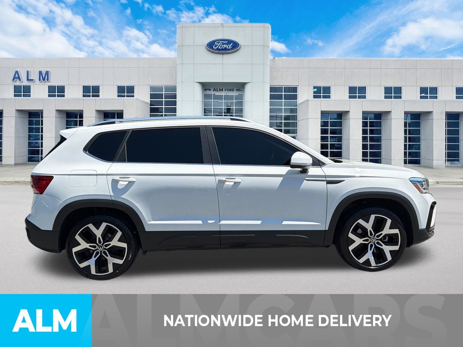 Used 2023 Volkswagen Taos SEL AWD/4WD image 4