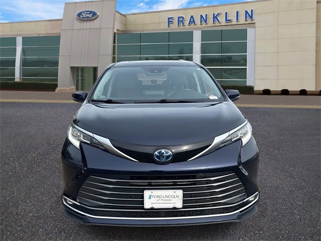 Used 2022 Toyota Sienna Limited image 8