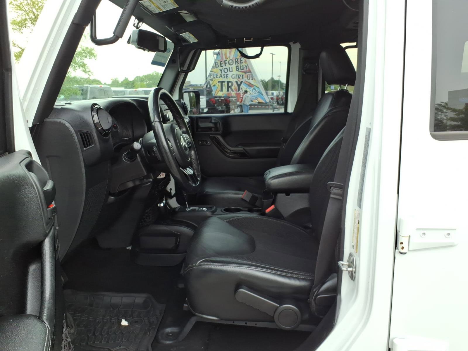 Used 2017 Jeep Wrangler Unlimited Sahara AWD/4WD image 11