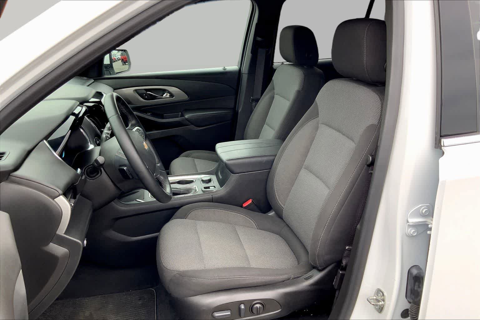 Used 2023 Chevrolet Traverse LT w/ Rear Camera Mirror Package AWD/4WD image 8