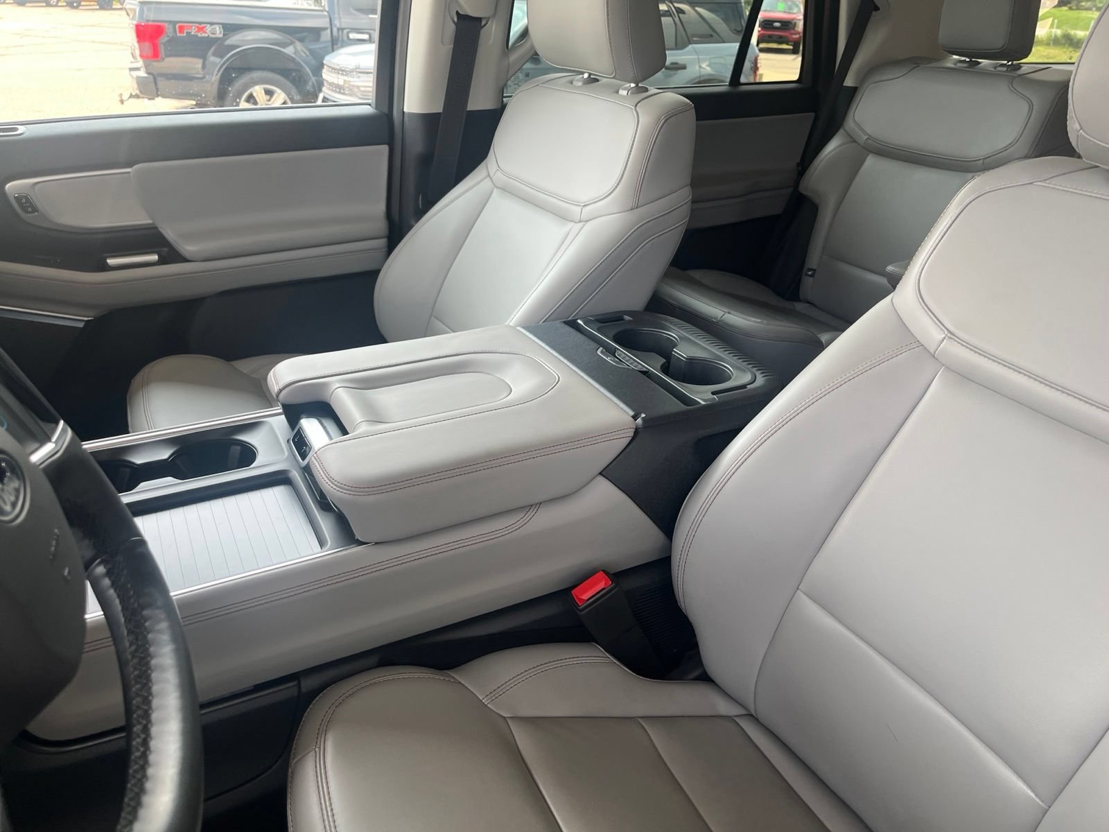 Certified 2025 Ford Expedition Active AWD/4WD image 9
