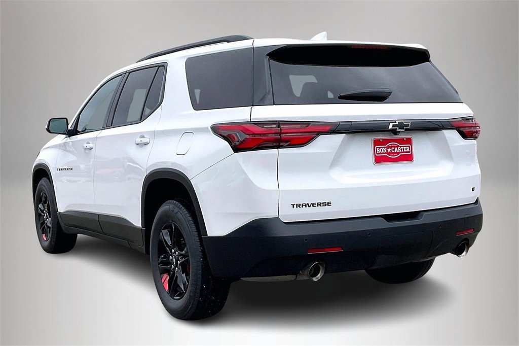 Used 2023 Chevrolet Traverse LT image 2