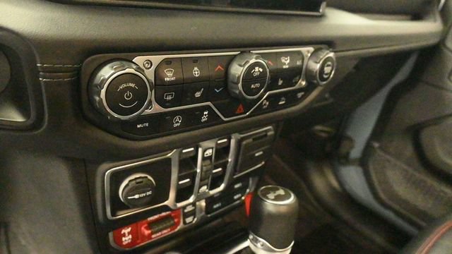 Used 2025 Jeep Wrangler Unlimited Rubicon AWD/4WD image 17