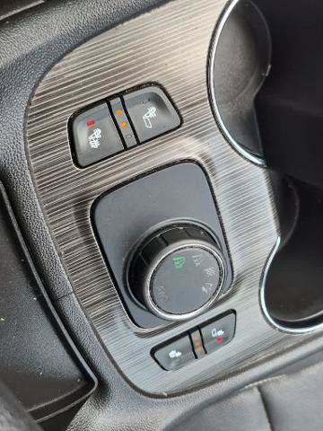 Used 2020 GMC Acadia SLT AWD/4WD image 16
