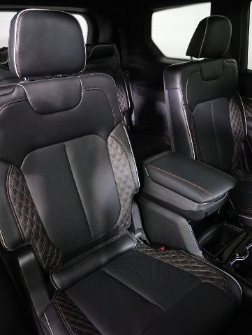 Used 2024 Jeep Grand Cherokee L Summit w/ High Altitude Package AWD/4WD image 10