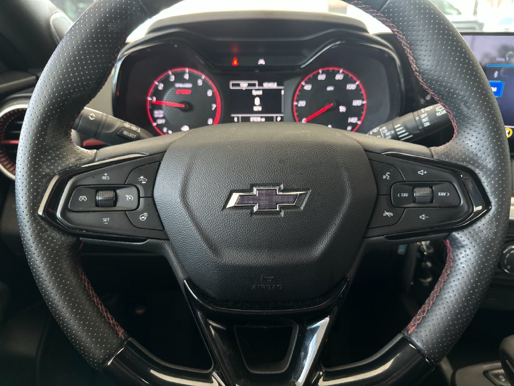 Used 2025 Chevrolet Trax RS w/ Sunroof Package FWD image 21