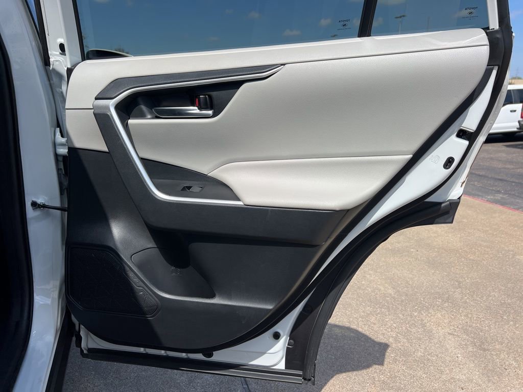 Used 2021 Toyota RAV4 XLE Premium image 14