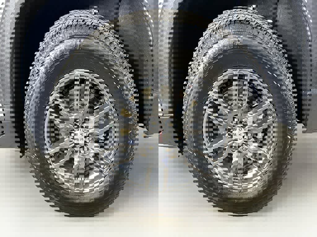 Used 2025 GMC Acadia Elevation image 11