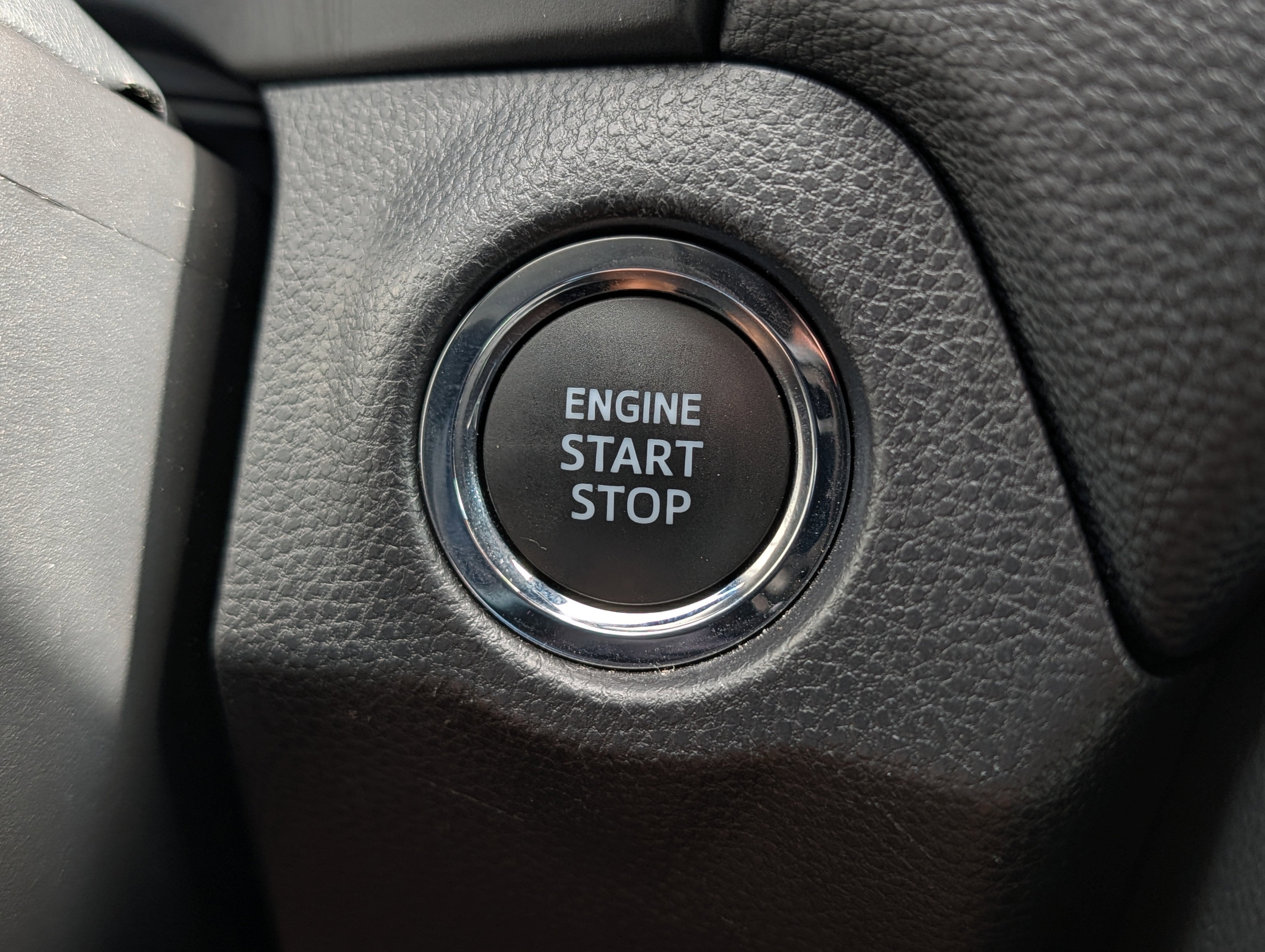 Used 2025 Toyota RAV4 XLE image 32